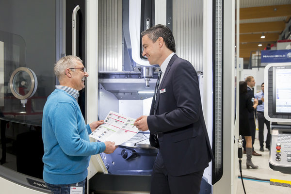 Kunde erhält festen Ansprechpartner beim Gebrauchtmaschinenkauf