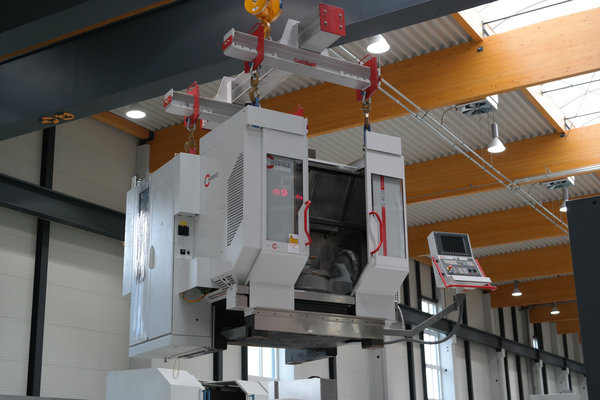 Ausbringung eines Hermle C 40 U Bearbeitungszentrums